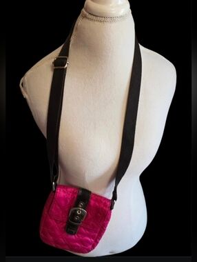 🖤 Women’s Pink Quilted Crossbody Bag with Black Strap